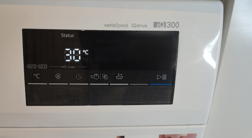 30°C temperature chosen in a washing machine display