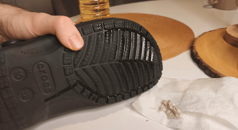 Clean sole of Crocs after chewing gum was removed